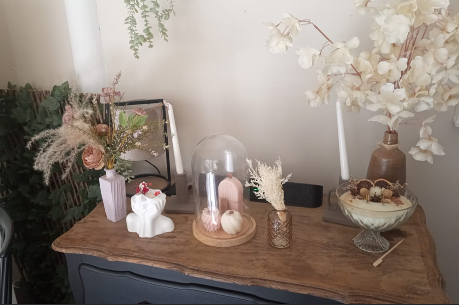 Illuminez vos soirées avec un atelier bougie fleurie à Paris